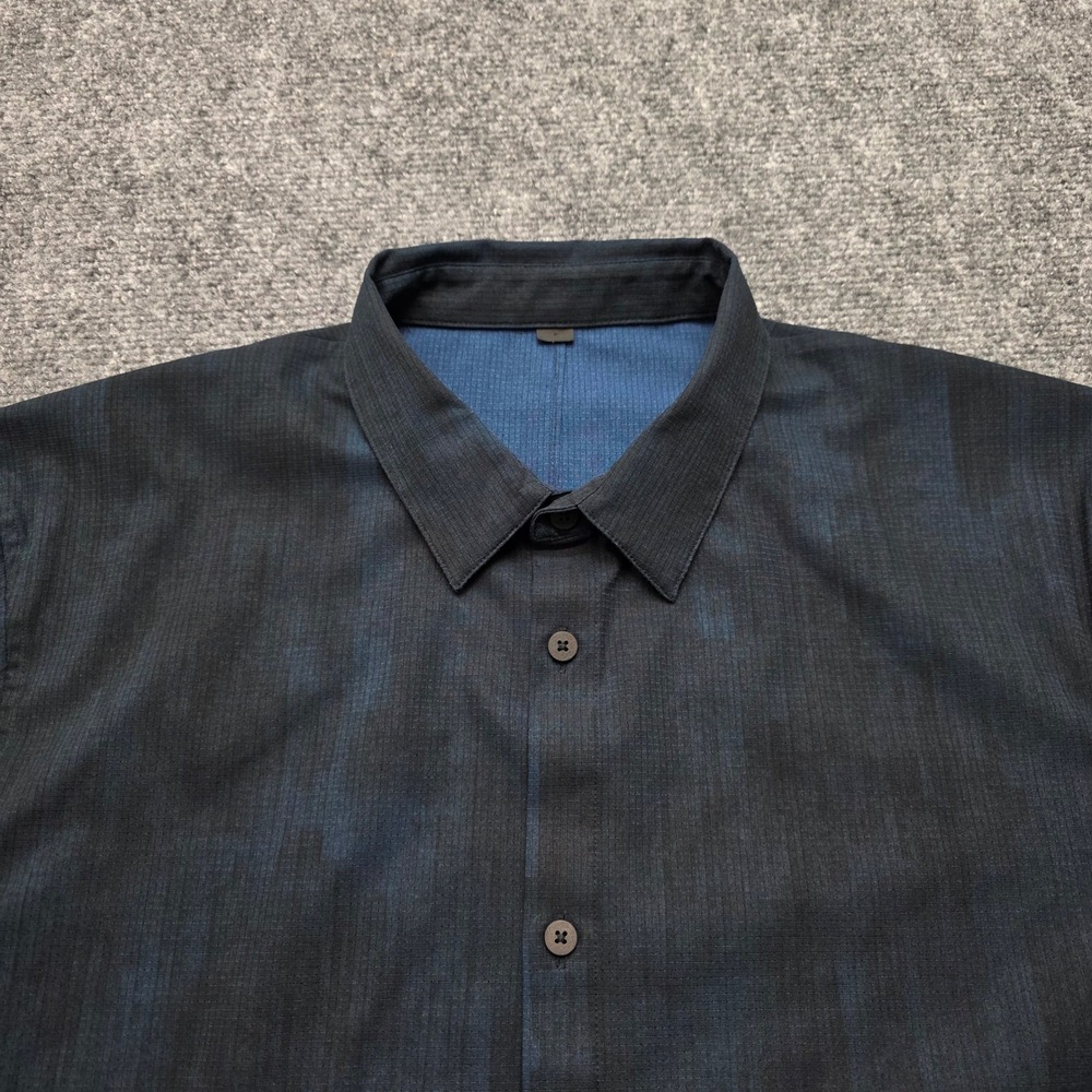 Lululemon Mens Large Short Sleeve Button Down Shirt Navy Blue Black Grid Ripstop - Picture 5 of 14